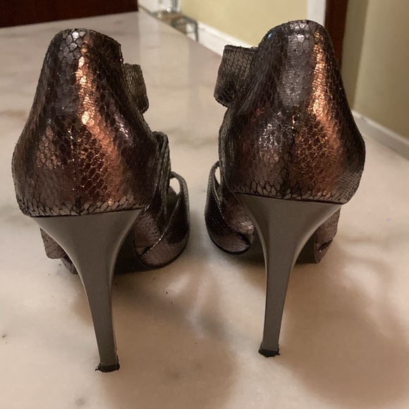 Metallic Heels with zipper on the front - Picture 3 of 6